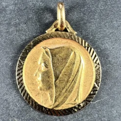 Hot Pamono French 18 Karat Yellow Gold Virgin Mary Charm Pendant Medal, 1950s