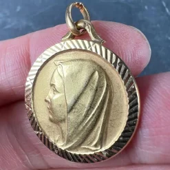 Hot Pamono French 18 Karat Yellow Gold Virgin Mary Charm Pendant Medal, 1950s