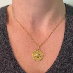 Pamono French 18 Karat Yellow Gold Scorpio Zodiac Charm Medal Pendant, 1950s><noscript><img width=