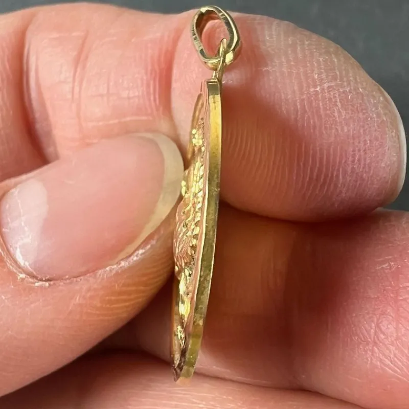 Pamono French 18 Karat Yellow Gold Scorpio Zodiac Charm Medal Pendant, 1950s> Necklaces