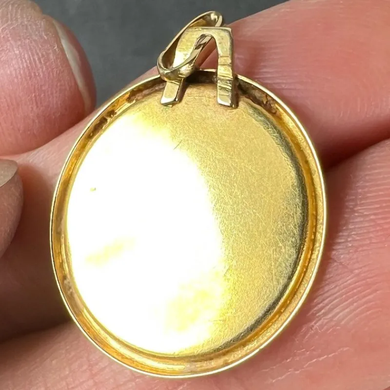 Pamono French 18 Karat Yellow Gold Scorpio Zodiac Charm Medal Pendant, 1950s> Necklaces