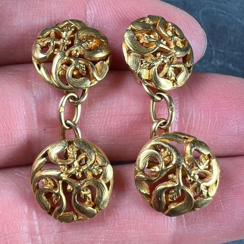 Hot Pamono French Art Nouveau 18 Karat Yellow Gold Mistletoe Leaves Cufflinks, 1890s, Set of 2