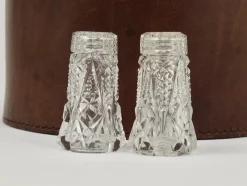 Clearance Pamono French Art Nouveau Salt and Pepper Shakers in Facetted Crystal Glass, 1920s, Set of 2
