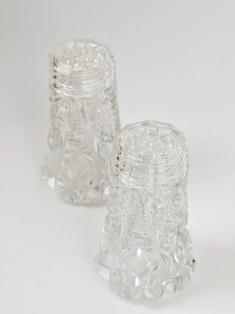 Clearance Pamono French Art Nouveau Salt and Pepper Shakers in Facetted Crystal Glass, 1920s, Set of 2