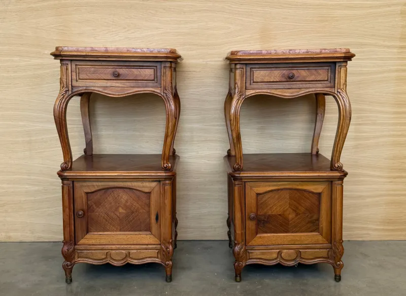 Pamono French Bedside Tables with Cabriole Legs, 1950s, Set of 2> Nightstands