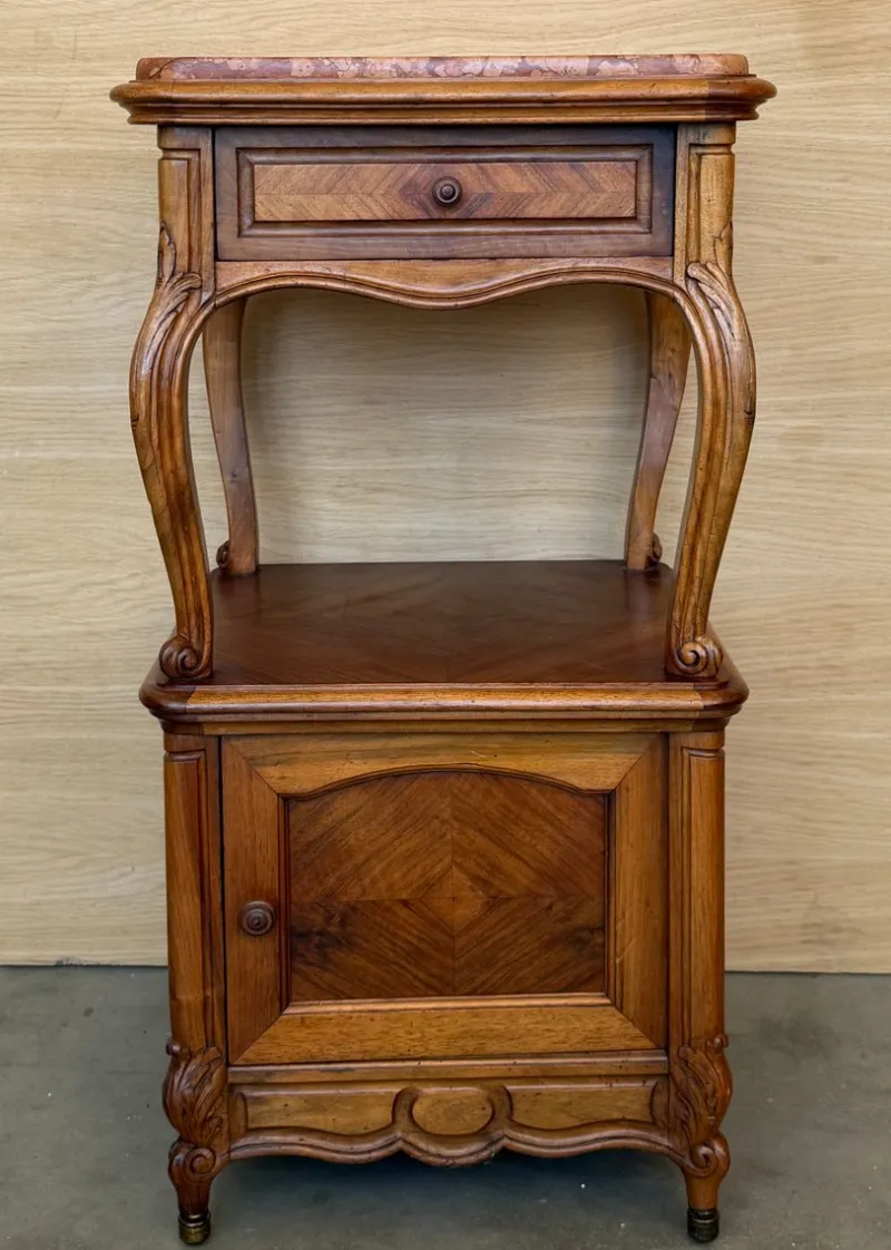 Pamono French Bedside Tables with Cabriole Legs, 1950s, Set of 2> Nightstands