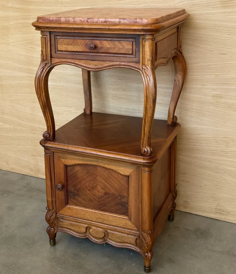 Pamono French Bedside Tables with Cabriole Legs, 1950s, Set of 2> Nightstands