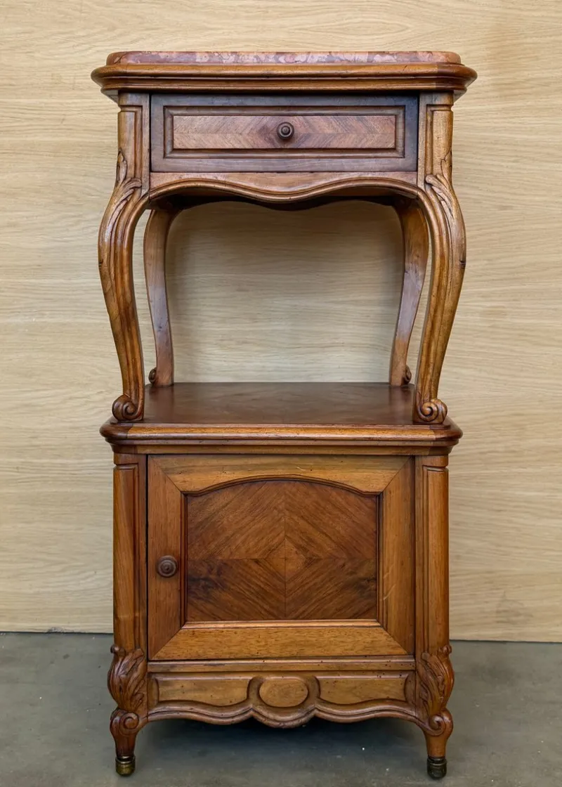Pamono French Bedside Tables with Cabriole Legs, 1950s, Set of 2> Nightstands
