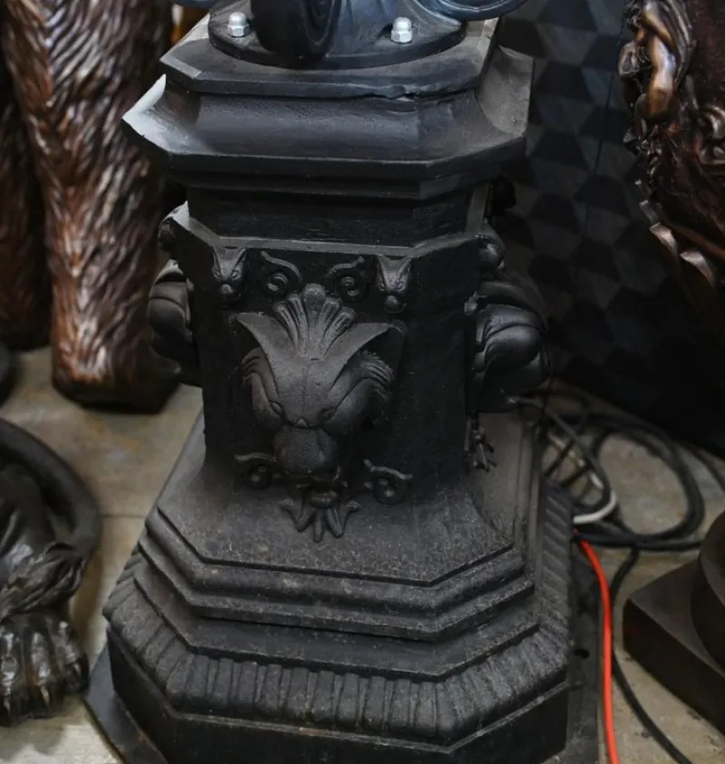 Outlet Pamono French Cast Iron Street Lamp with Lion