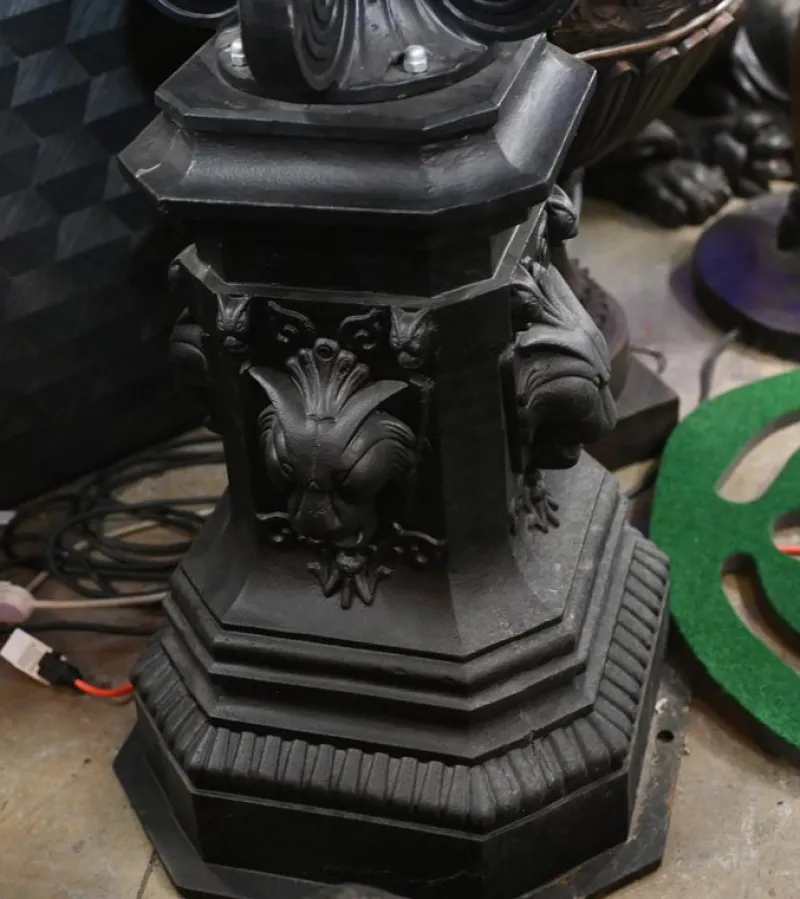Outlet Pamono French Cast Iron Street Lamp with Lion