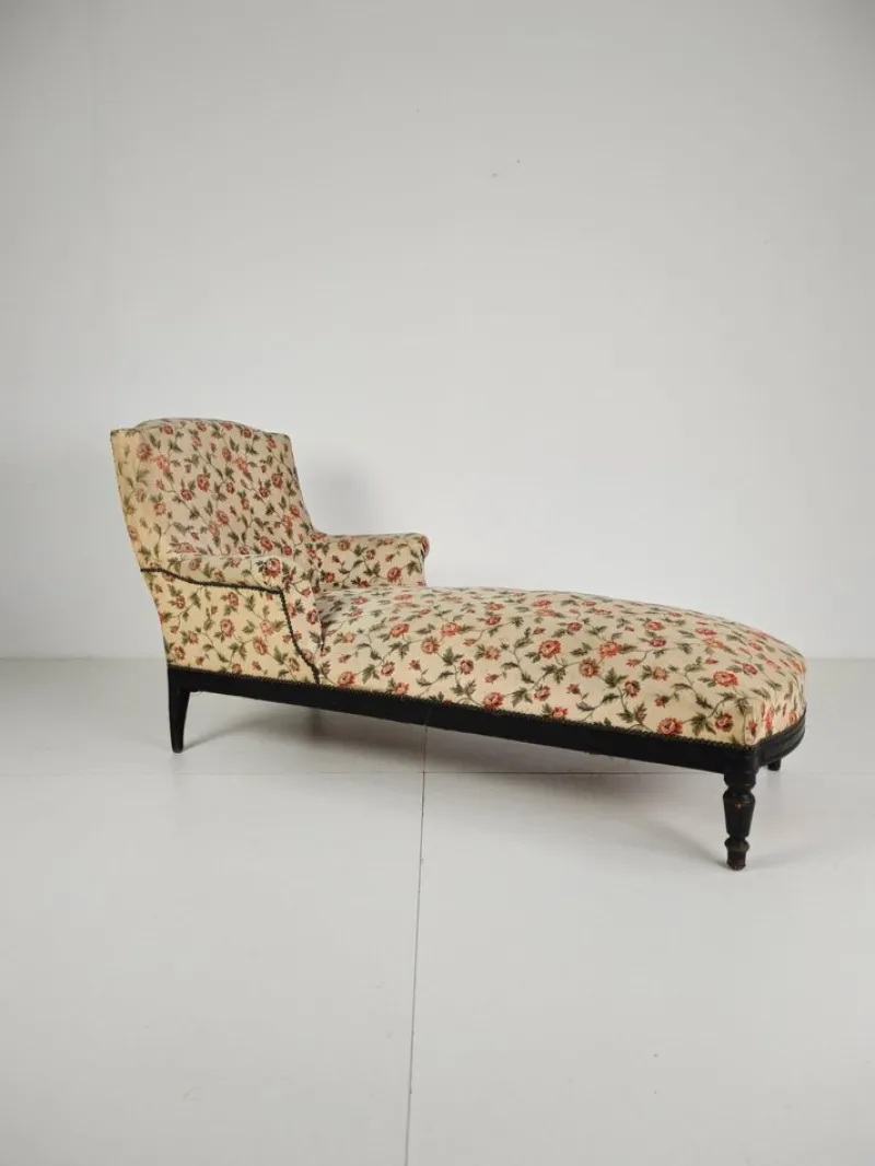 Pamono French Chaise Longue with Floral Upholstery, 19th Century> Daybeds & Chaises Lounges