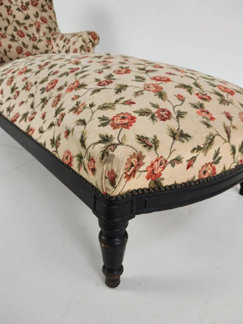 Pamono French Chaise Longue with Floral Upholstery, 19th Century> Daybeds & Chaises Lounges