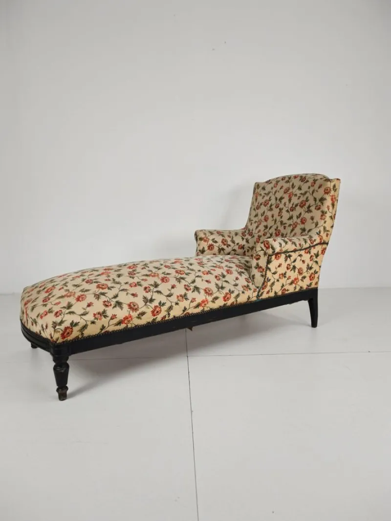 Pamono French Chaise Longue with Floral Upholstery, 19th Century> Daybeds & Chaises Lounges