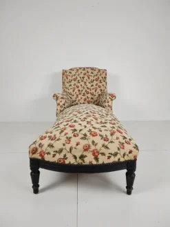 Pamono French Chaise Longue with Floral Upholstery, 19th Century><noscript><img width=