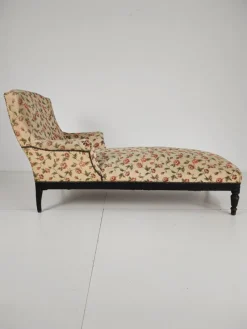 Pamono French Chaise Longue with Floral Upholstery, 19th Century><noscript><img width=