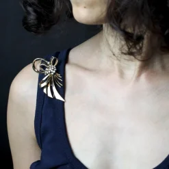 Online Pamono French Diamonds 18 Karat Rose Gold Bow Brooch, 1960s