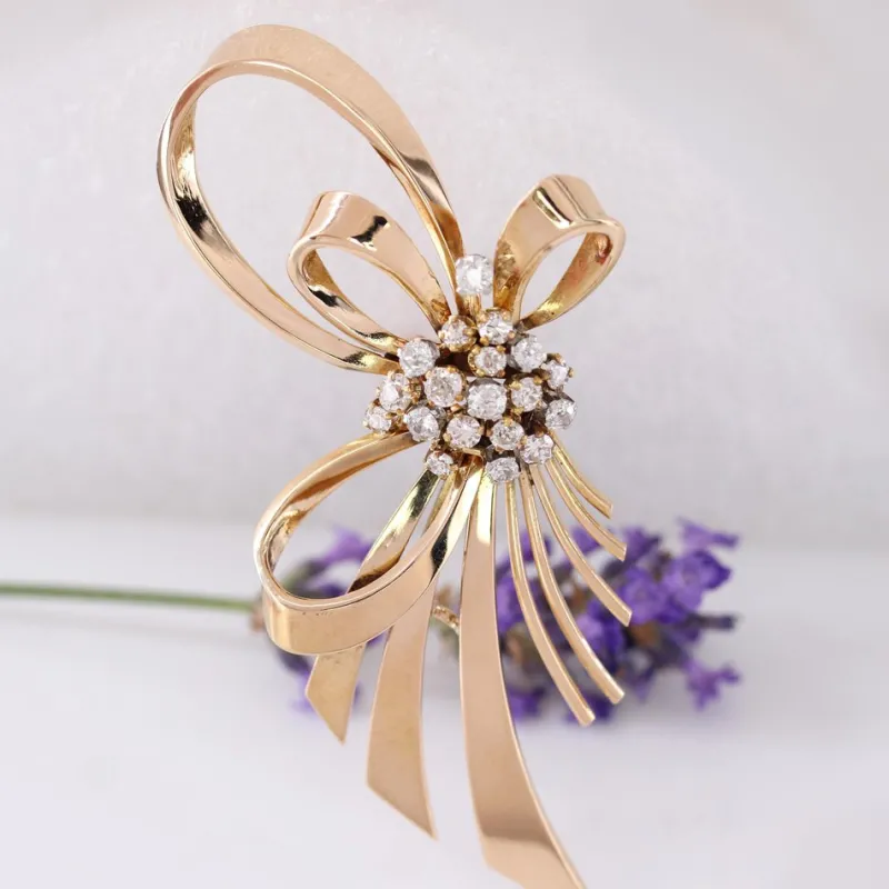 Online Pamono French Diamonds 18 Karat Rose Gold Bow Brooch, 1960s