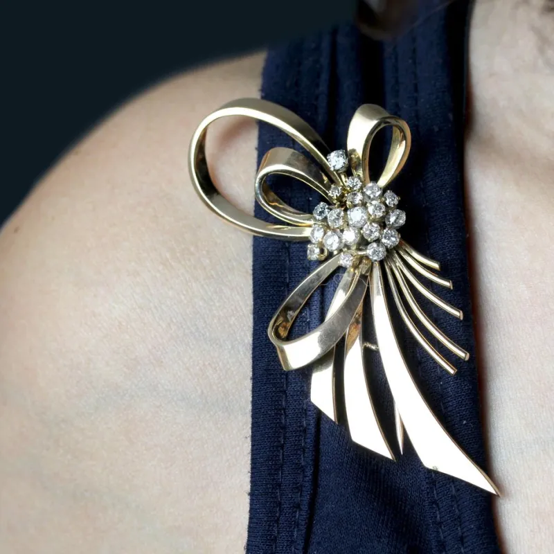 Online Pamono French Diamonds 18 Karat Rose Gold Bow Brooch, 1960s