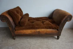 Pamono French Distressed Leather Adjustable Loveseat or Daybed, 1900s> Daybeds & Chaises Lounges
