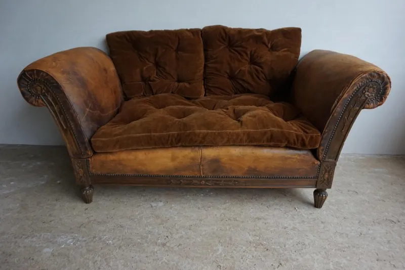 Pamono French Distressed Leather Adjustable Loveseat or Daybed, 1900s> Daybeds & Chaises Lounges