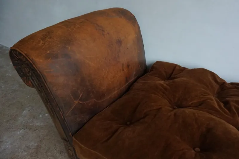 Pamono French Distressed Leather Adjustable Loveseat or Daybed, 1900s> Daybeds & Chaises Lounges