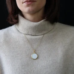 Pamono French Glass and 18 Karat Yellow Gold Locket Pendant, 20th Century> Necklaces
