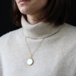 Pamono French Glass and 18 Karat Yellow Gold Locket Pendant, 20th Century><noscript><img width=