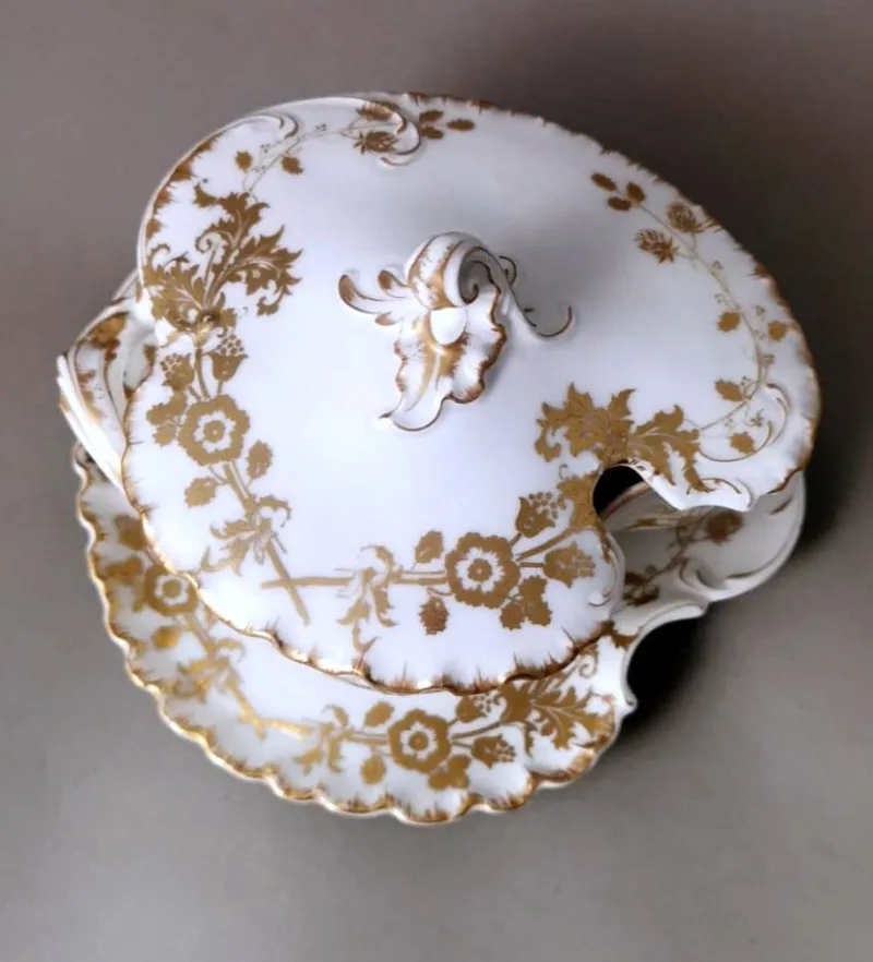 Pamono French Gravy Boat in White Porcelain with Gold Decoration from Haviland & Co. Limoges, 1902, Set of 2> Serving Dishes