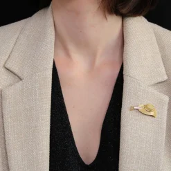 Pamono French Hat Brooch in 18 Karat Yellow Gold, 1960s> Brooches