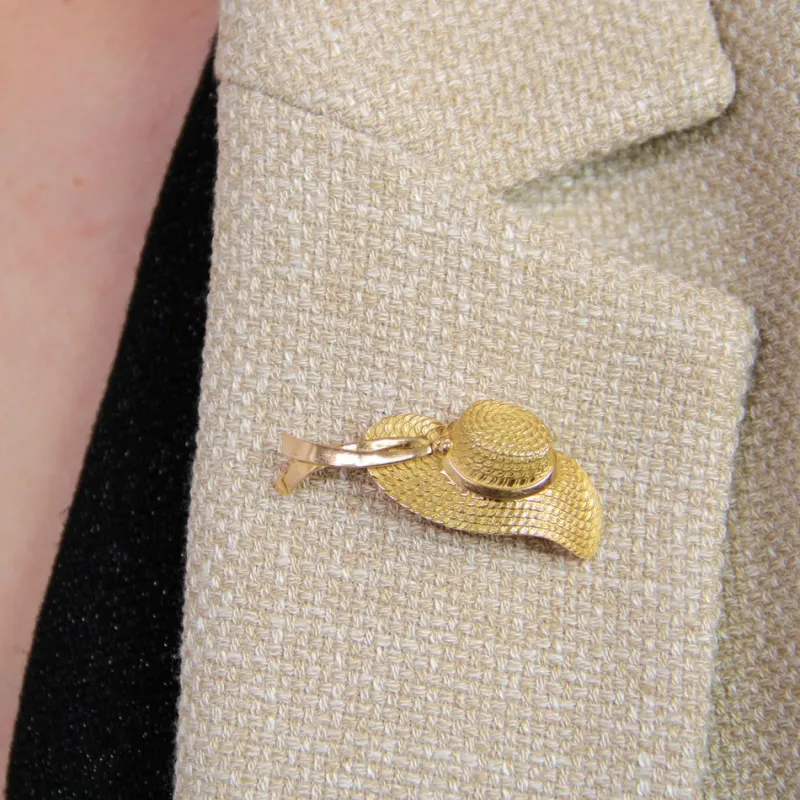 Pamono French Hat Brooch in 18 Karat Yellow Gold, 1960s> Brooches
