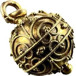 Pamono French 18k Yellow Gold Filigree Sphere Charm Pendant, 1890s> Necklaces