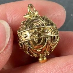 Pamono French 18k Yellow Gold Filigree Sphere Charm Pendant, 1890s><noscript><img width=
