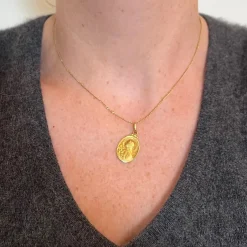 Pamono French 18k Yellow Gold St Therese Charm Medal Pendant by Becker, 1890s><noscript><img width=