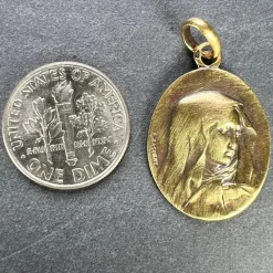 Hot Pamono French 18k Yellow Gold Virgin Mary Charm Pendant Medal from Rasumny, 1890s