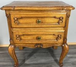 Pamono French Louis XVI Style Oak Bedside Tables, Set of 2><noscript><img width=