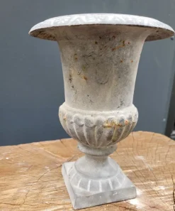 Pamono French Louvre Garden Planter in Cast Iron><noscript><img width=