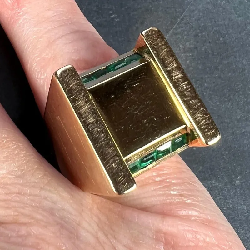 New Pamono French Marin Paris Green Emerald 18 Karat Yellow Gold Tank Pinky Ring, 1940s