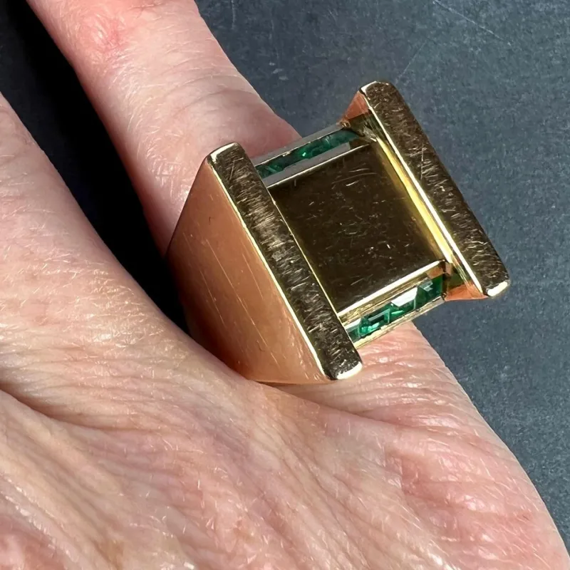 New Pamono French Marin Paris Green Emerald 18 Karat Yellow Gold Tank Pinky Ring, 1940s