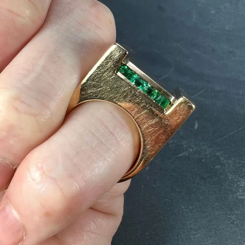 New Pamono French Marin Paris Green Emerald 18 Karat Yellow Gold Tank Pinky Ring, 1940s