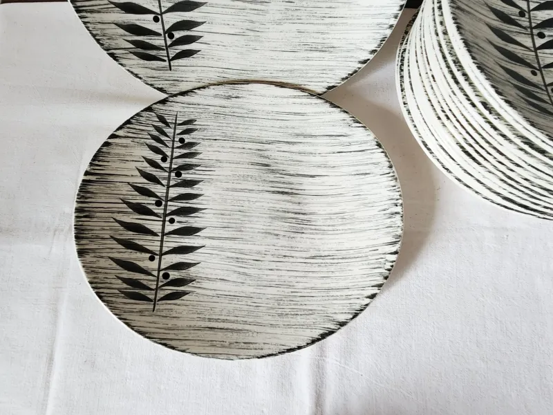 Pamono French Matt Glazed Ceramic Dinner Plate with Black Olive Leaf from Salins Toledo, 1960s, Set of 17> Dinner Plates & Bowls