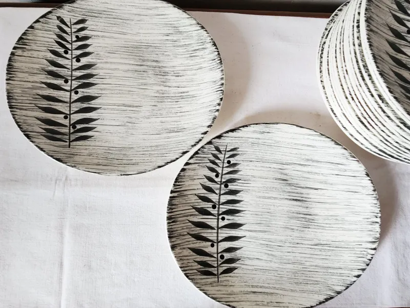 Pamono French Matt Glazed Ceramic Dinner Plate with Black Olive Leaf from Salins Toledo, 1960s, Set of 17> Dinner Plates & Bowls