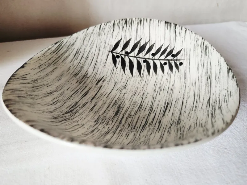 Pamono French Matt Glazed Ceramic Dessert Bowls with Black Olive Leaf from Salins Toledo, 1960s, Set of 11> Bowls