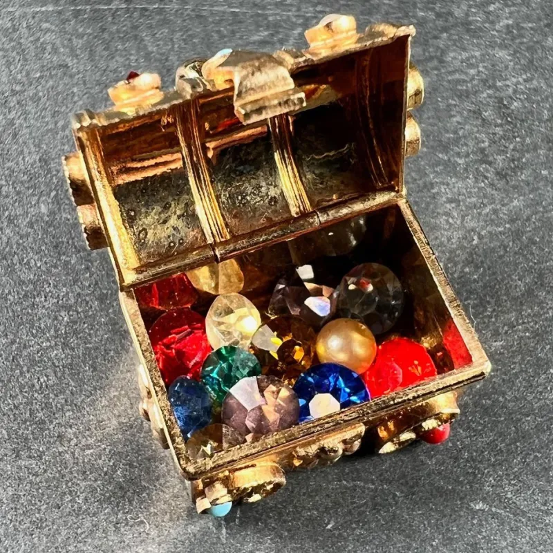 Pamono French Mechanical Treasure Chest 18k Yellow Gold Gem Set Charm Pendant, 1950s> Necklaces