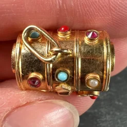Pamono French Mechanical Treasure Chest 18k Yellow Gold Gem Set Charm Pendant, 1950s><noscript><img width=