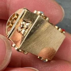 Pamono French Mechanical Treasure Chest 18k Yellow Gold Gem Set Charm Pendant, 1950s><noscript><img width=