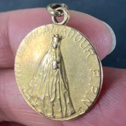 Pamono French Notre Dame de Rocamadour Virgin Mary Medal Charm in 18 Karat Yellow Gold, 1890s><noscript><img width=