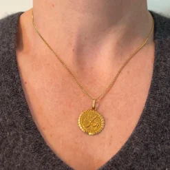 Pamono French Perroud Large Libra Zodiac Starsign 18k Yellow Gold Charm Pendant, 1930s><noscript><img width=