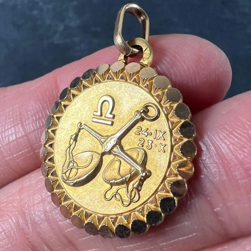 Pamono French Perroud Large Libra Zodiac Starsign 18k Yellow Gold Charm Pendant, 1930s> Necklaces