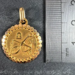 Pamono French Perroud Large Libra Zodiac Starsign 18k Yellow Gold Charm Pendant, 1930s><noscript><img width=