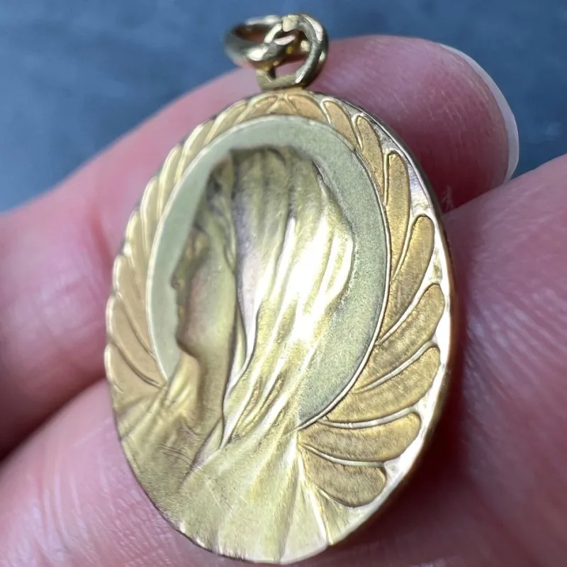 Pamono French Religious Virgin Mary 18k Yellow Gold Medal Pendant, 1890s> Necklaces